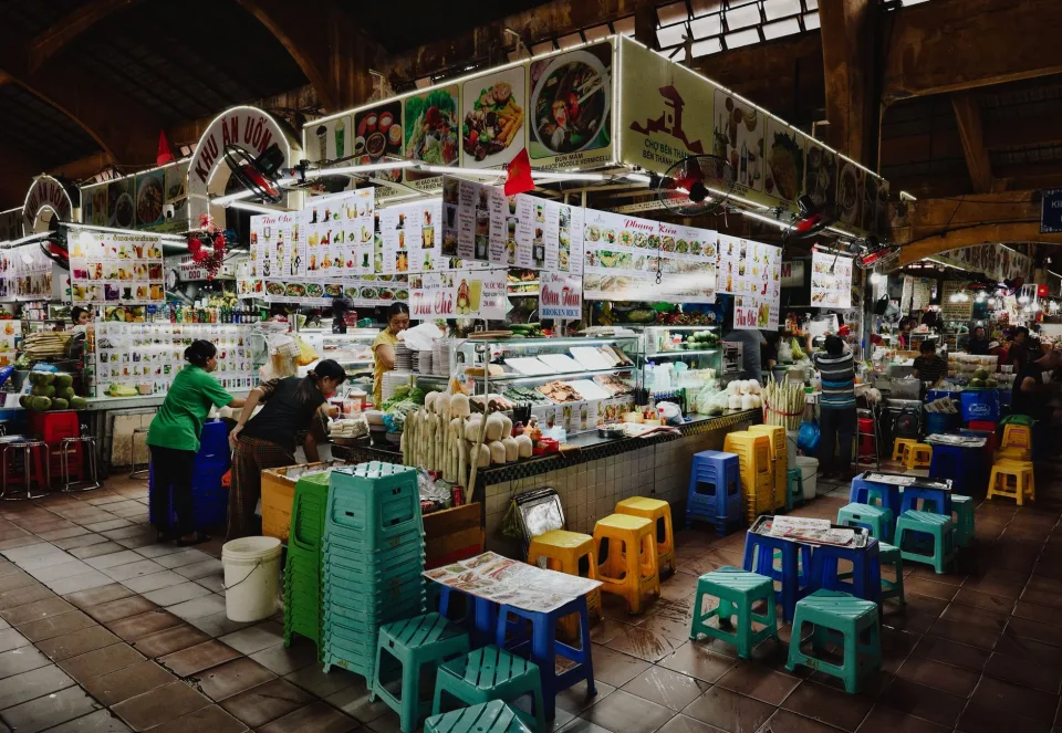 Bàn ăn tại Nguyễn Thị Mỹ